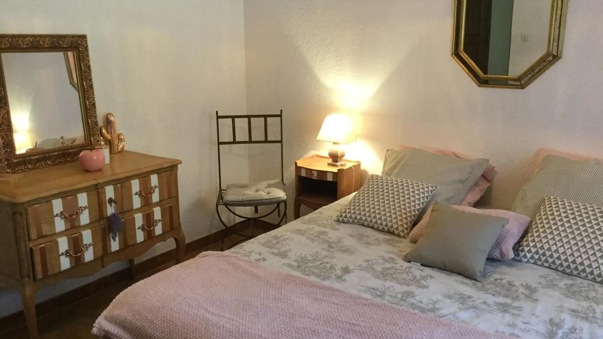 Provencal Countryside Mas: Poolside Retreat near Luberon & Alpilles Villa Senas Holiday home