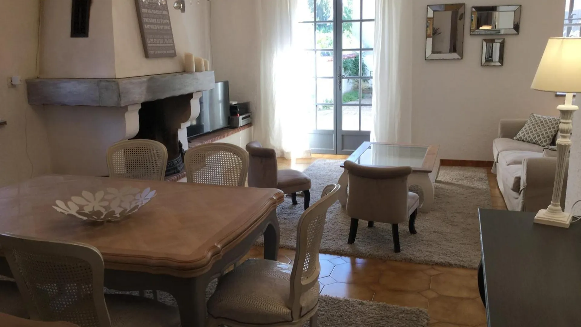 Provencal Countryside Mas: Poolside Retreat near Luberon & Alpilles Villa Senas Holiday home