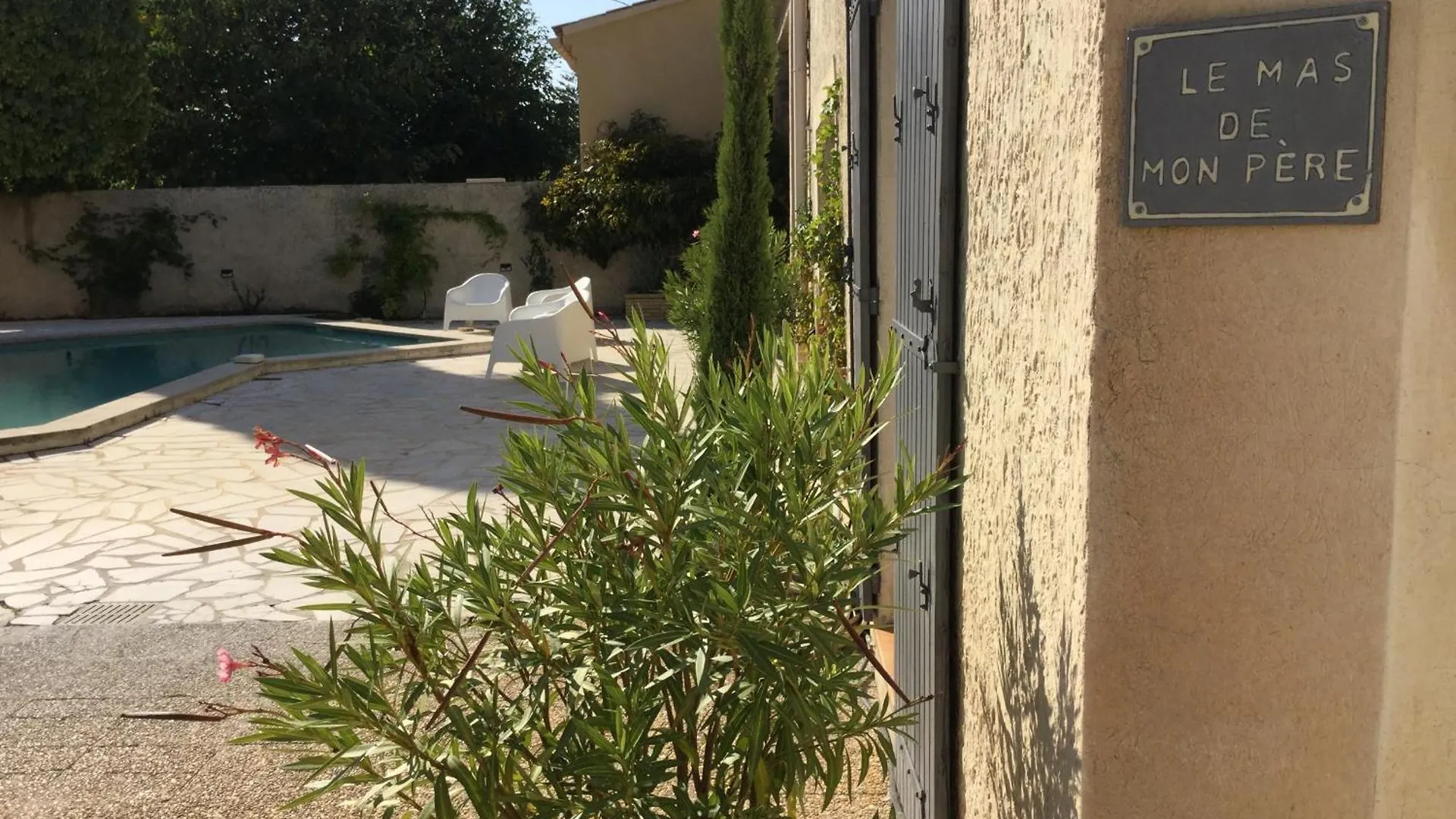 Provencal Countryside Mas: Poolside Retreat near Luberon & Alpilles Villa Senas