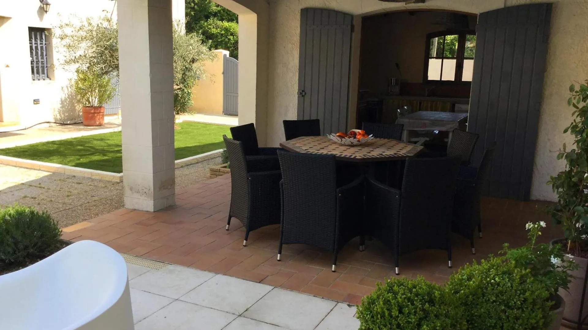 Holiday home Provencal Countryside Mas: Poolside Retreat near Luberon & Alpilles Villa Senas