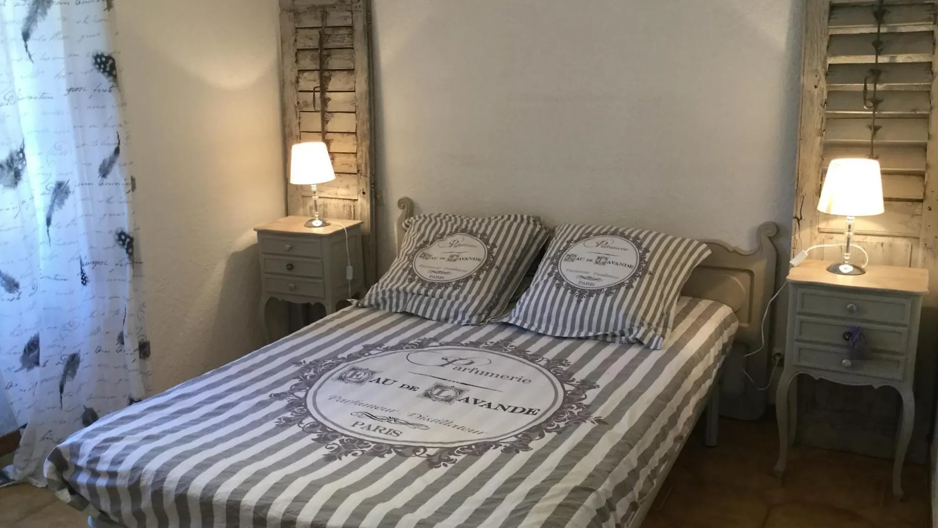 Provencal Countryside Mas: Poolside Retreat near Luberon & Alpilles Villa Senas